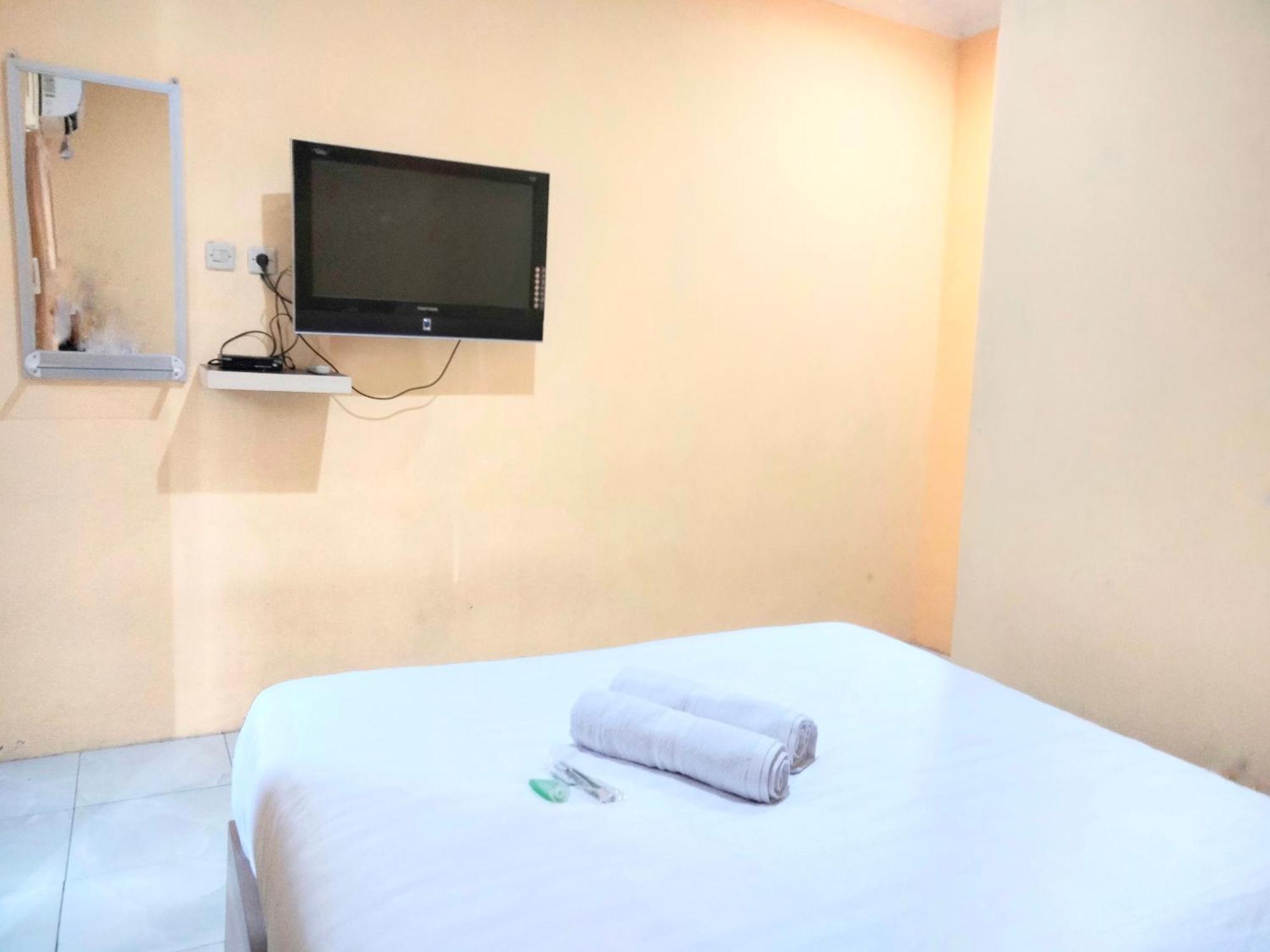 Wisma Mutiara Near Alun Alun Demak Mitra Reddoorz Exterior foto